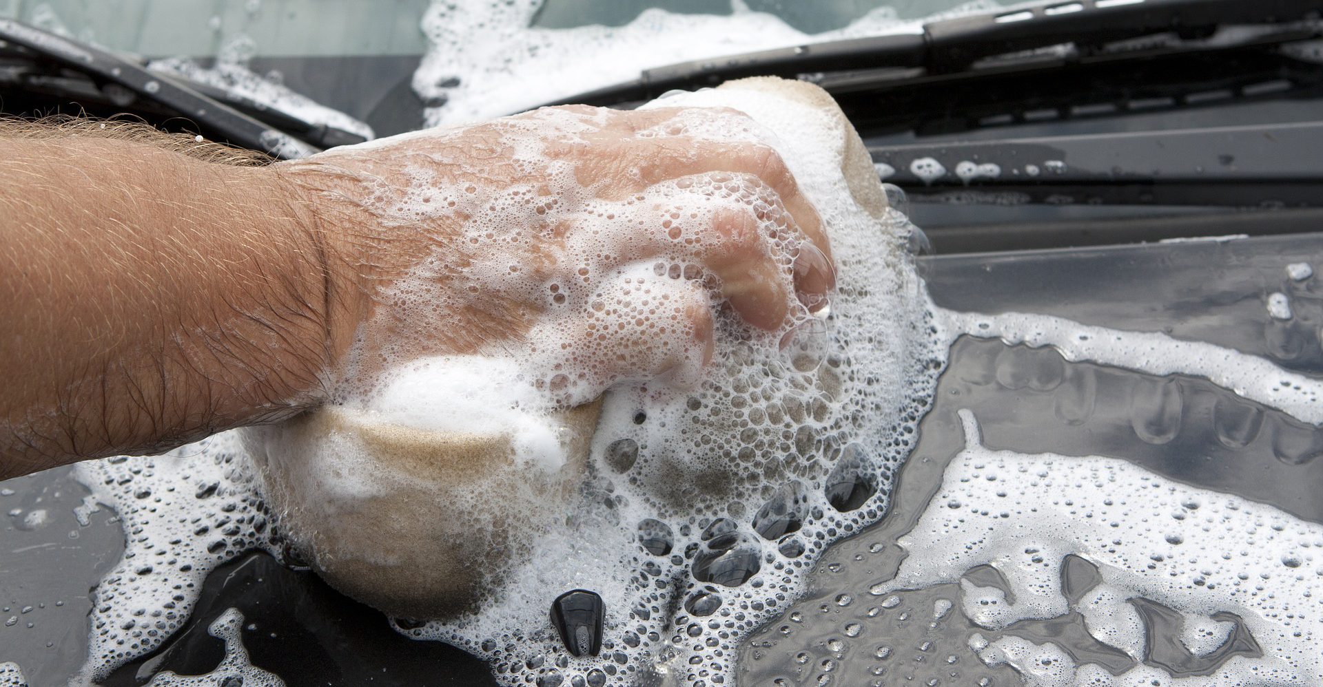 washing-car-1397382_1920 washing-car-1397382_1920